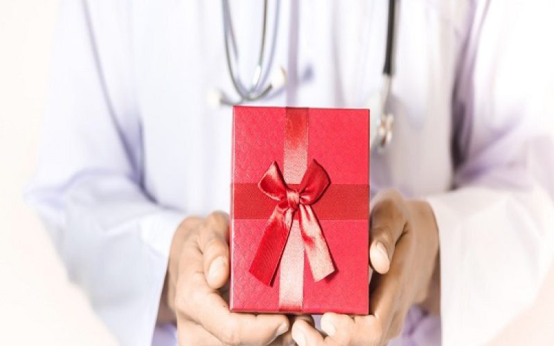 بهترین راهنمای خرید هدیه سازمانی برای روز پزشک